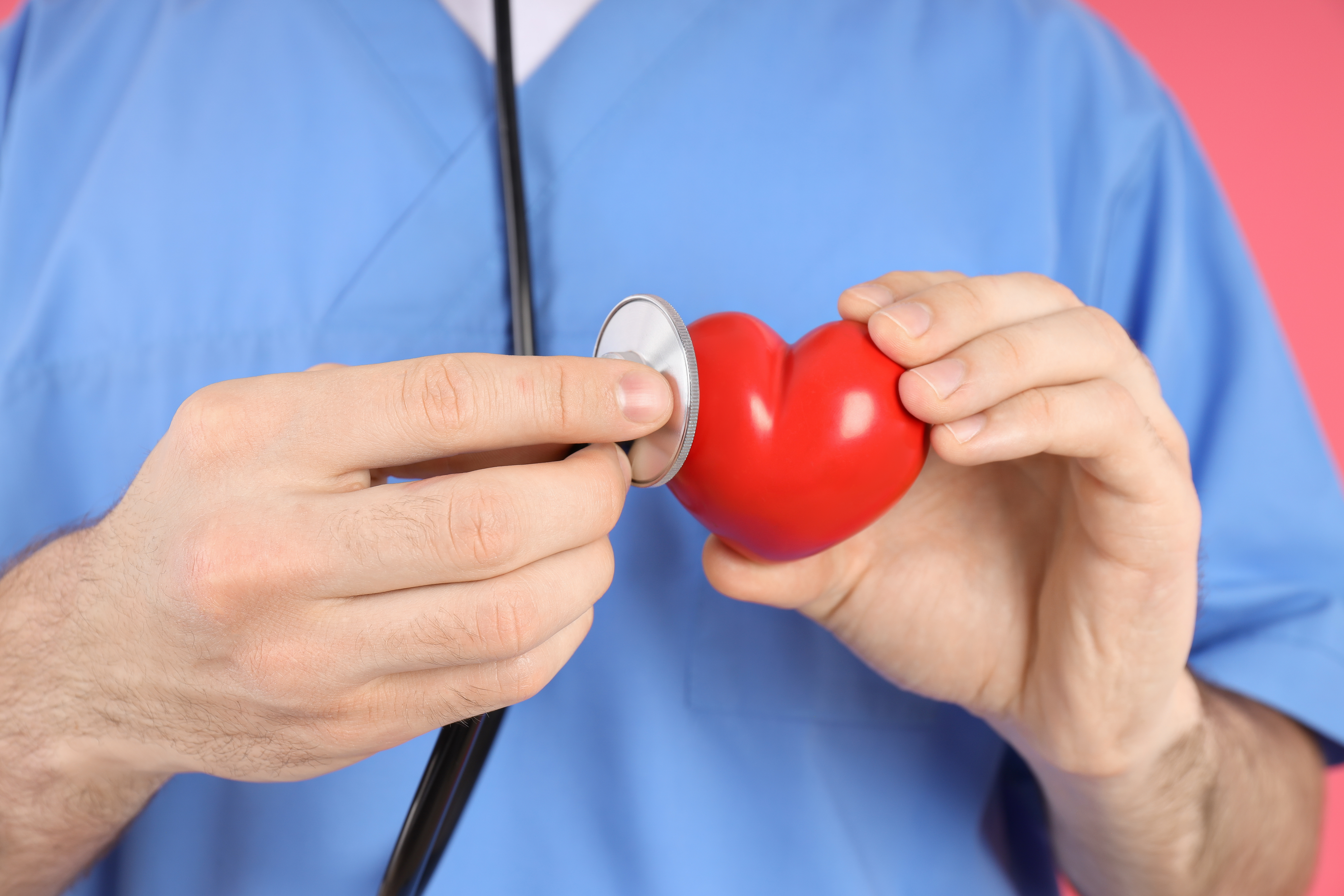 Espessura do tecido adiposo epicárdico e omentina em pacientes com fibrilação atrial