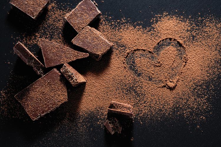 Consumo moderado de chocolate reduz fatores de risco para doenças do coração